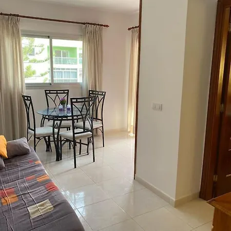 דירה Seaside With Balcony *
